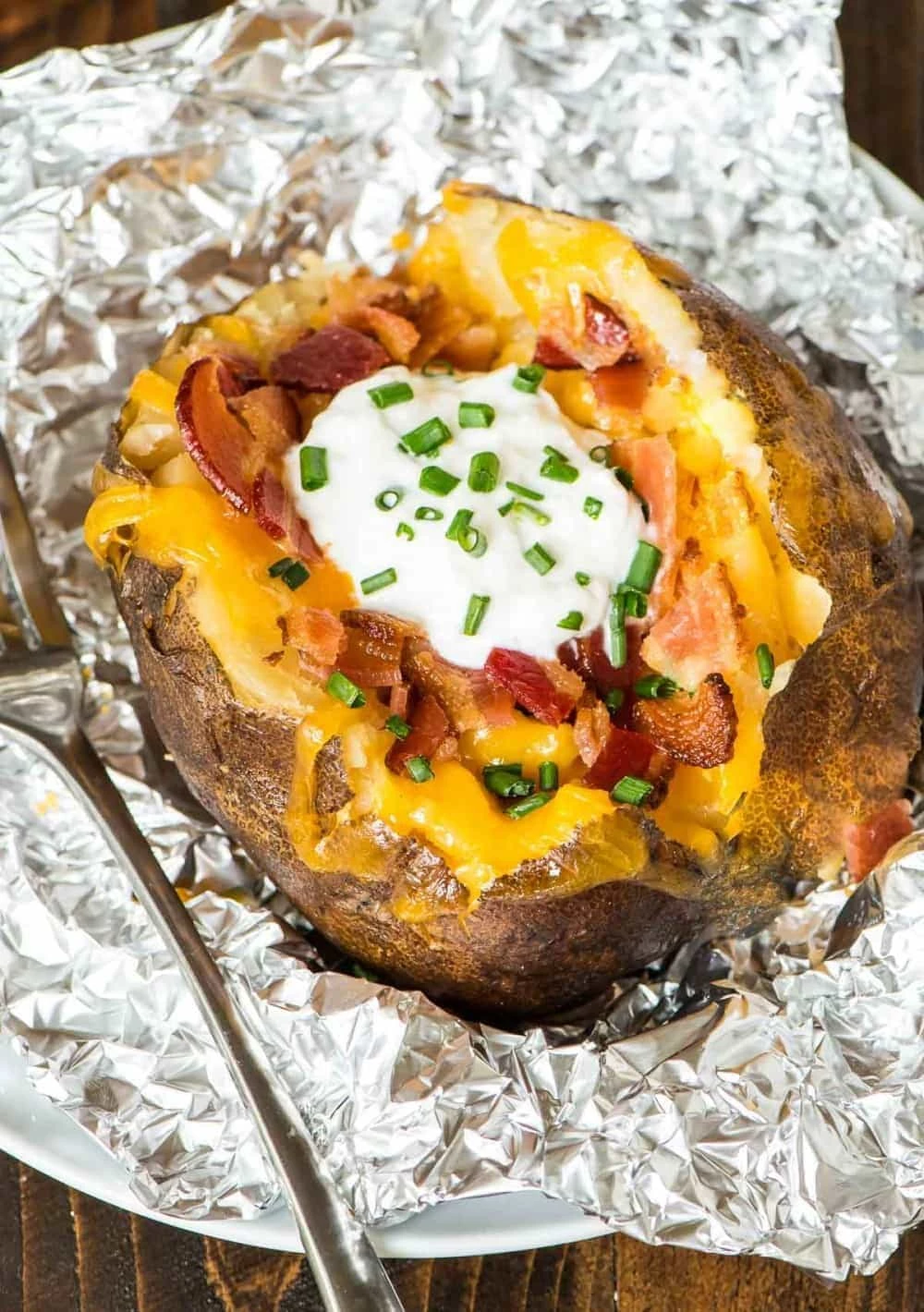 https://www.mommythrives.com/wp-content/uploads/2017/10/20-Slow-Cooker-Recipes-Crockpot-Baked-Potatoes-1.webp
