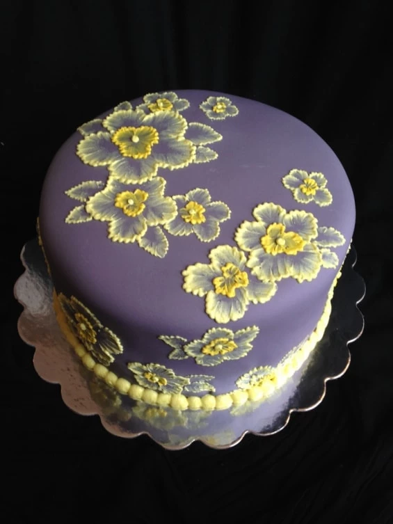 13 Beautifully Decorated Cakes - Cake Decorating - Brush Embroidery