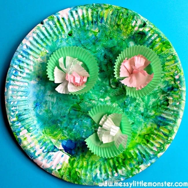 15 DIY Art - Monet Inspired Water Lilies